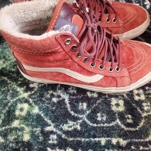 (Moving Sale) Women's size 7/Men's size 5.5 unisex VANS hightop shoes red